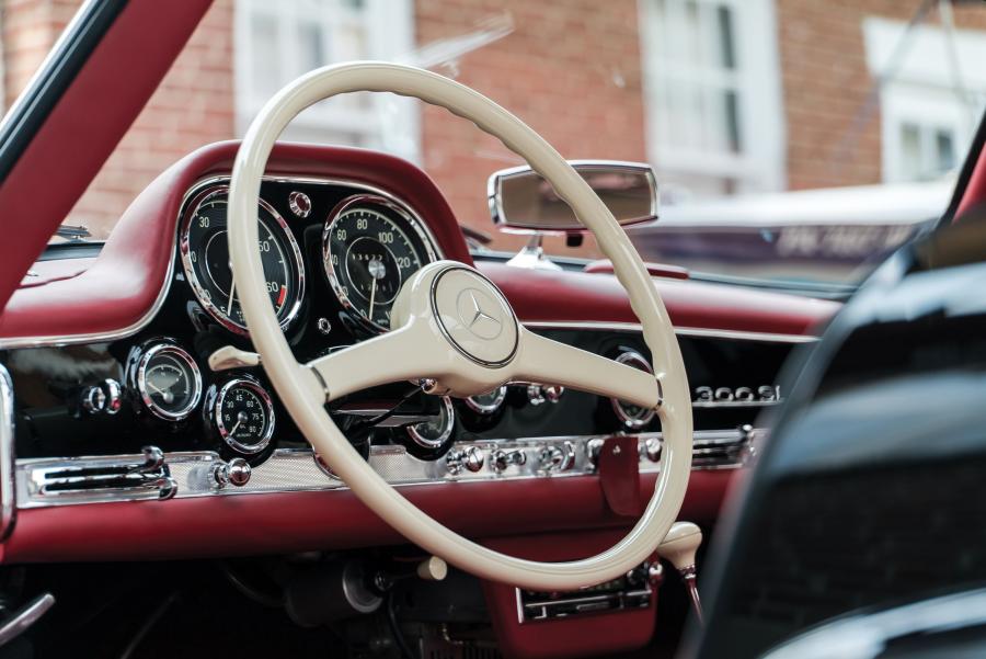 Панель приборов Mercedes-Benz 300 SL 1957 года  (фото 1 из 59)